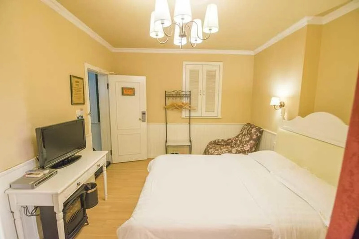Room 3 of 12