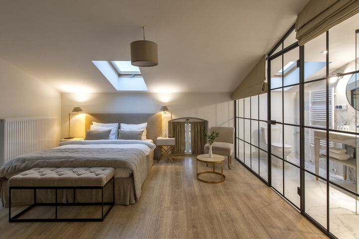 Room 3 of 95