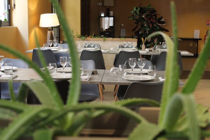 Dining 11 of 20