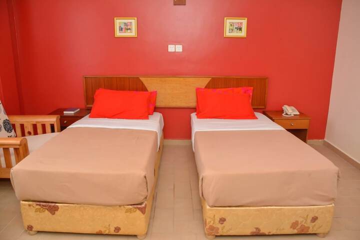 Room 7 of 18