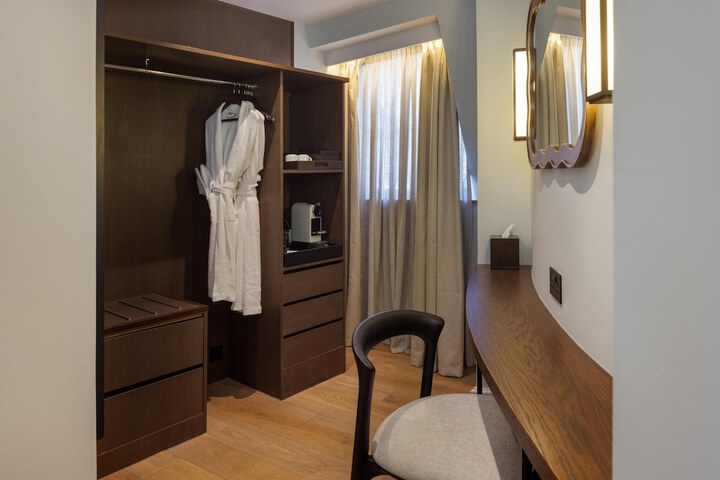 Room 58 of 170