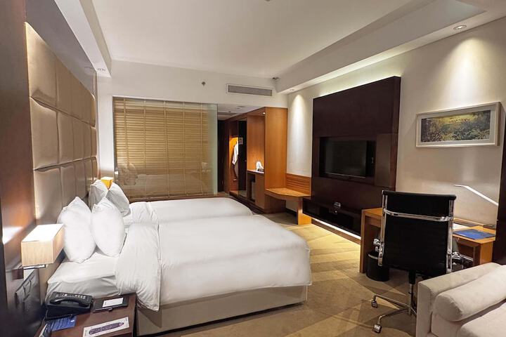 Room 25 of 74