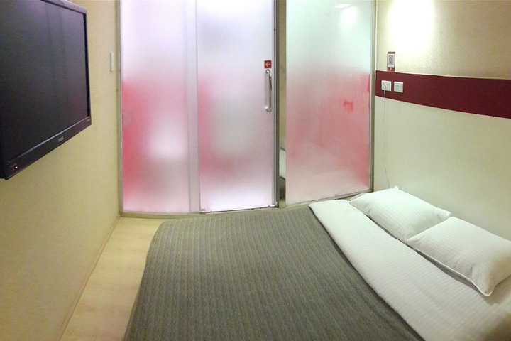 Room 12 of 51