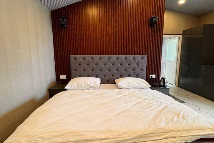 Room 9 of 64