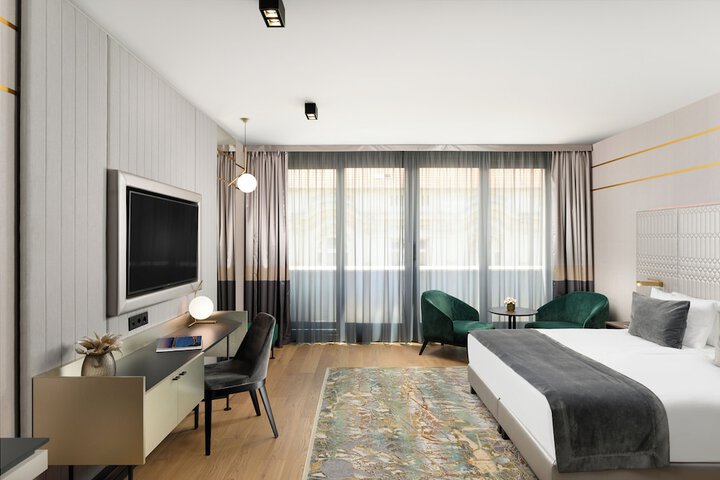 Room 30 of 46