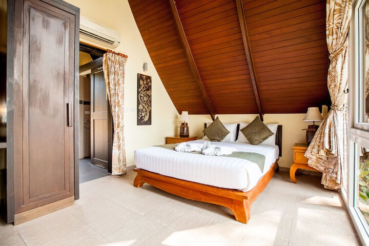 Room 4 of 38