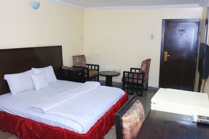 Room 8 of 32