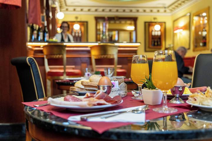 Breakfast/Coffee Service 114 of 138