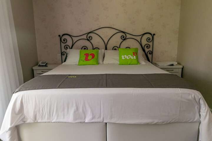 Room 17 of 40