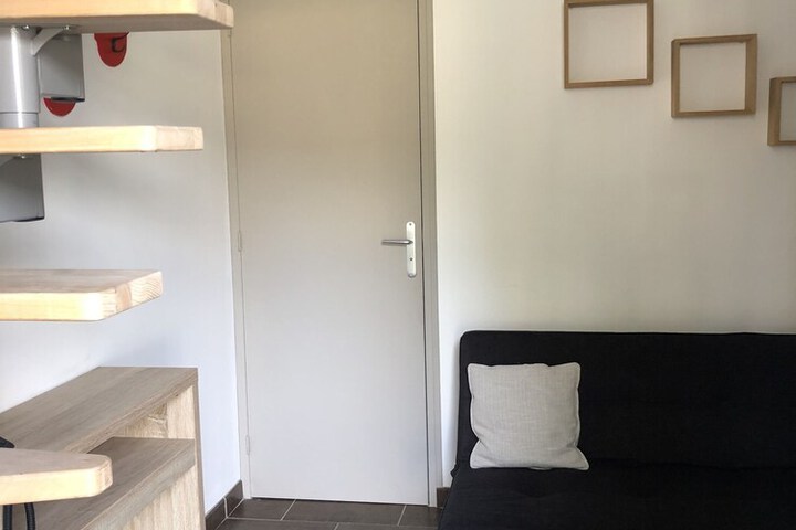 Room 12 of 32
