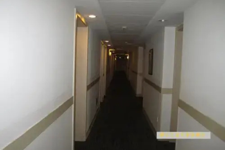 Room 13 of 24