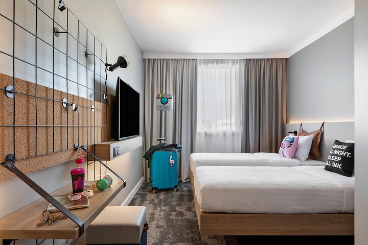 Room 19 of 37