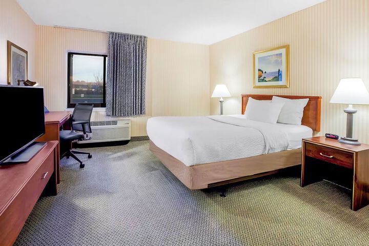 Room 10 of 17