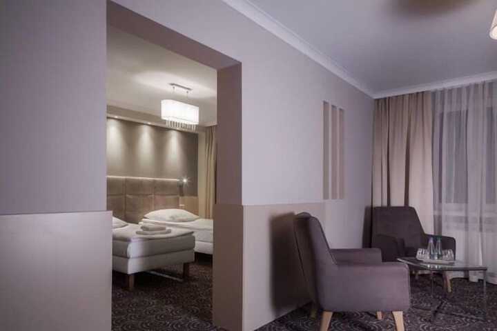 Room 6 of 66