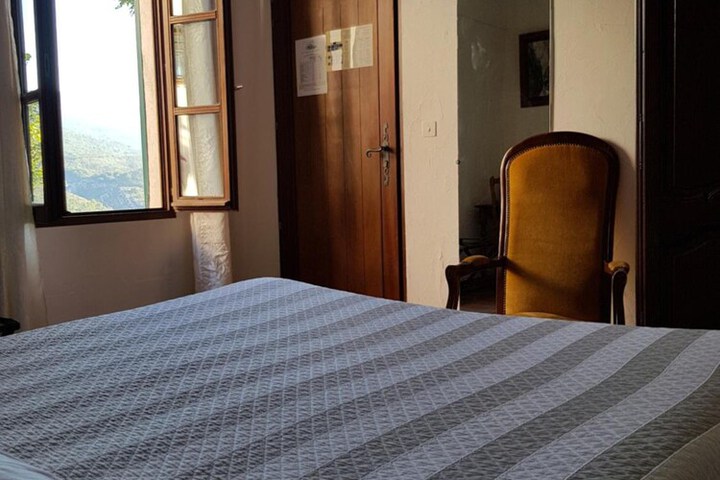 Room 9 of 24