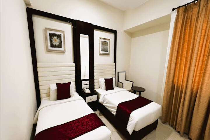 Room 10 of 28