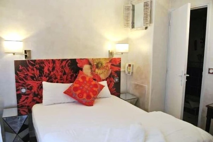 Room 44 of 101