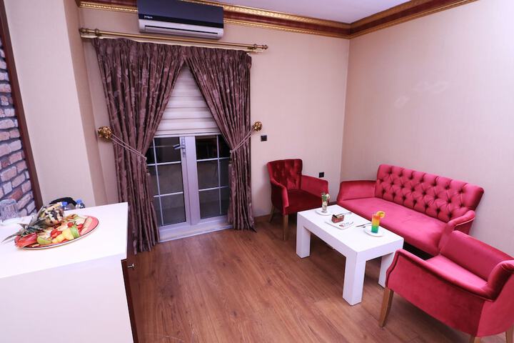 Room 21 of 37