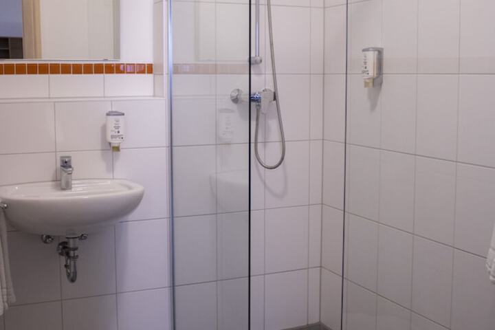 Room 17 of 25