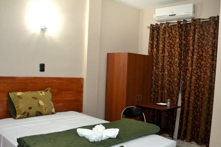 Room 5 of 8