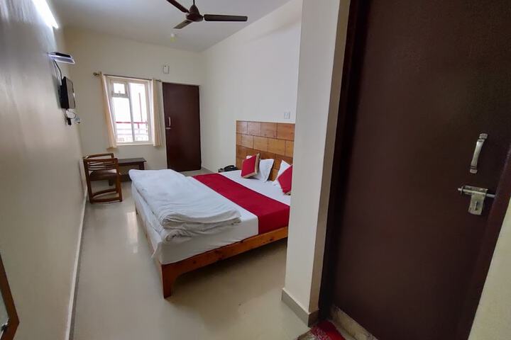 Room 5 of 17