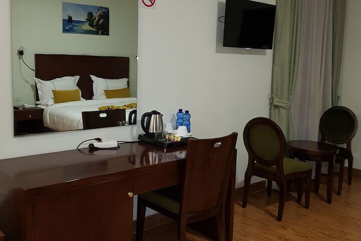 Room 4 of 14