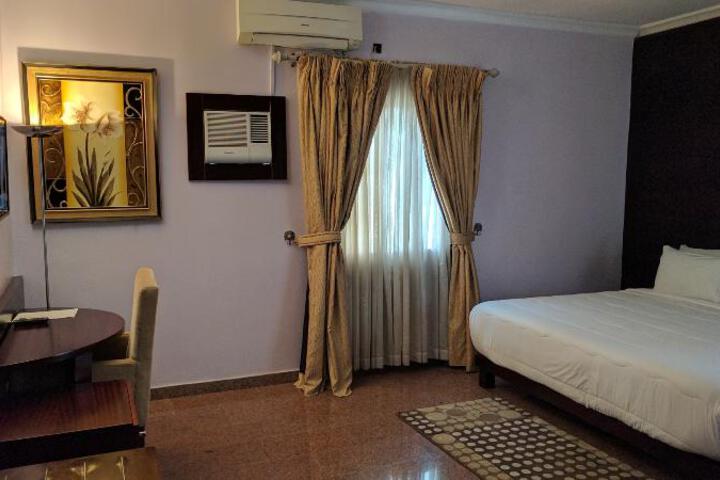 Room 10 of 10