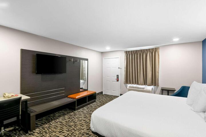 1 King Bed (6 of 11)