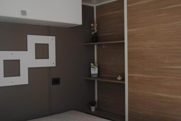 Room 4 of 63