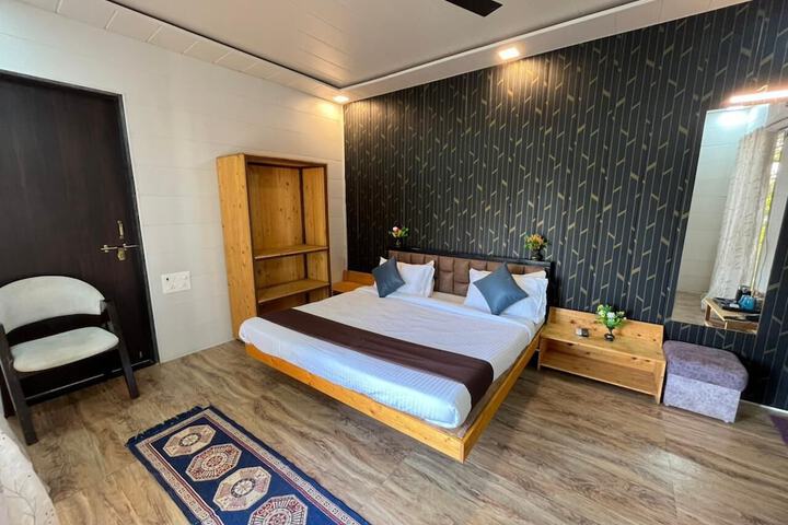 Room 20 of 96