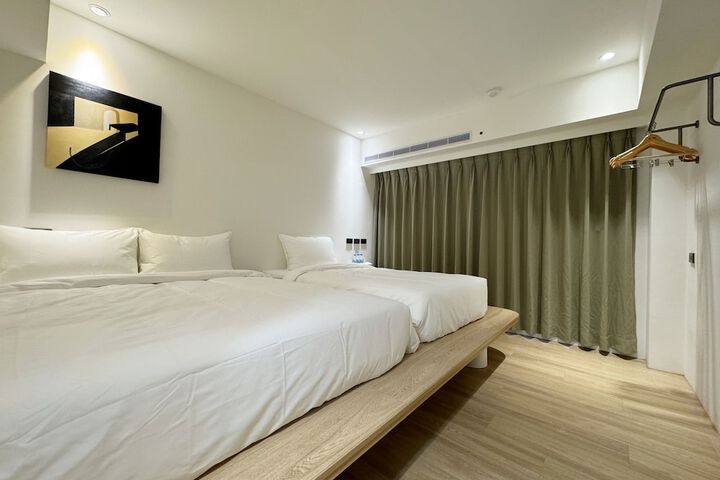 Room 9 of 34