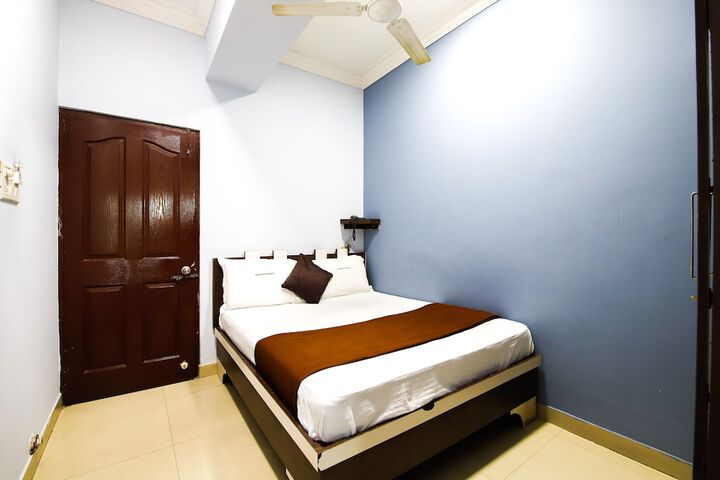 Room 12 of 33