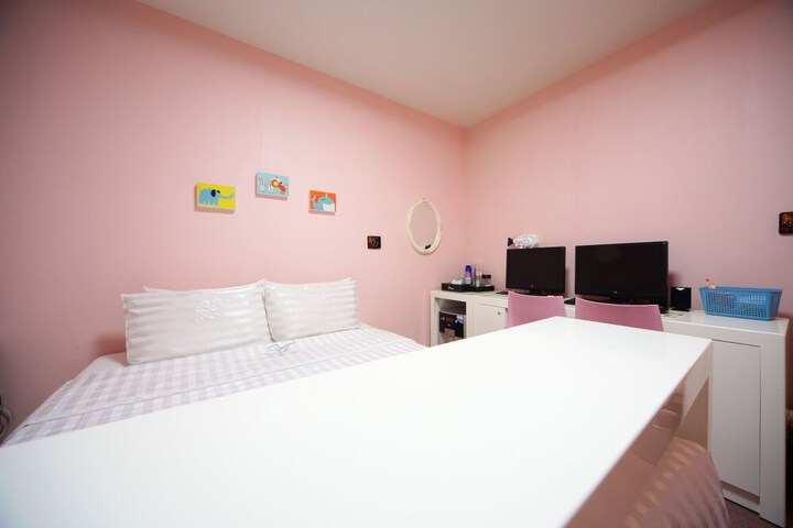 Room 10 of 75