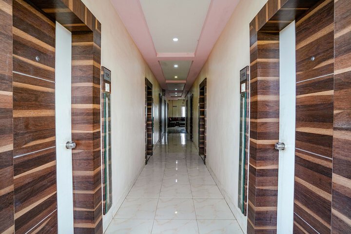 Hotel Interior 4 of 29