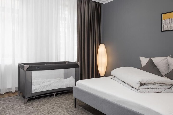 Room 4 of 33