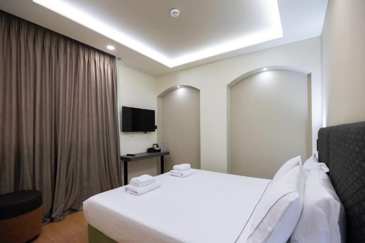Room 5 of 17