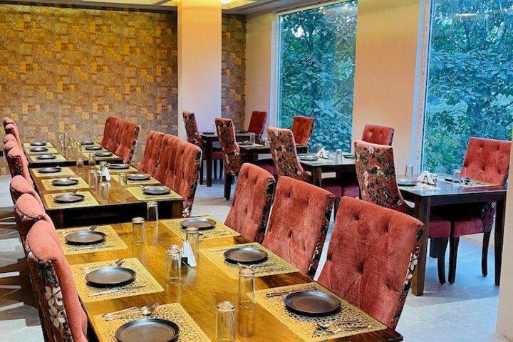 Dining 2 of 6
