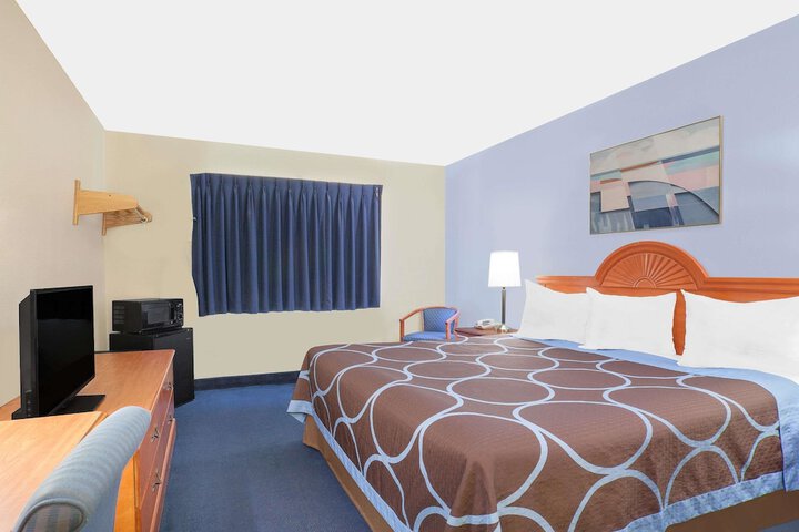 Room 11 of 26