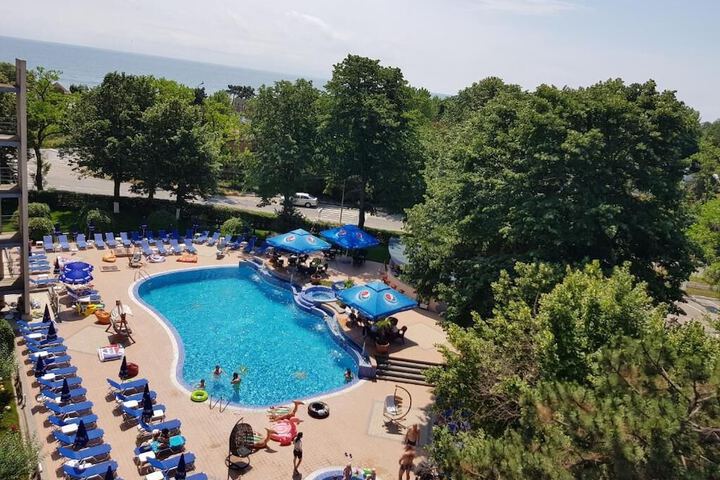 Pool 64 of 113