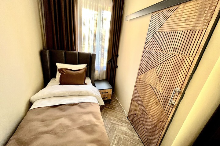 Room 5 of 23