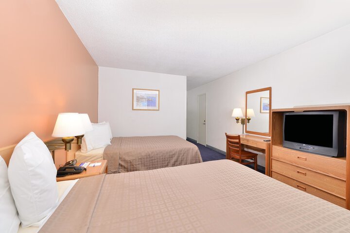 2 Double Beds (6 of 6)