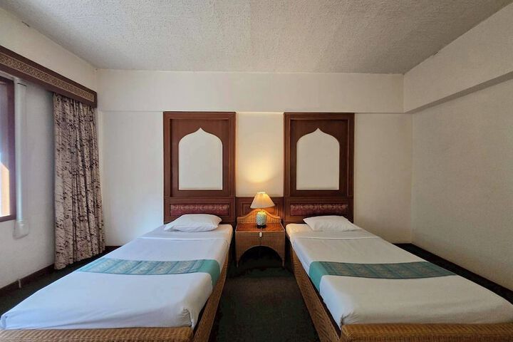 Room 25 of 65