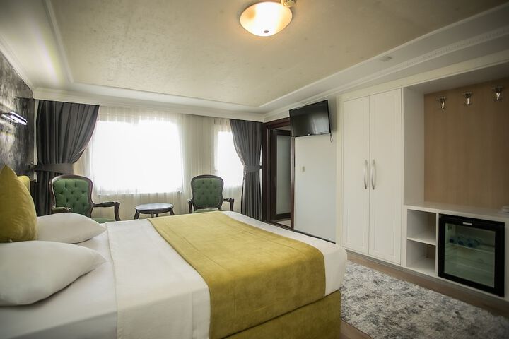 Room 28 of 84