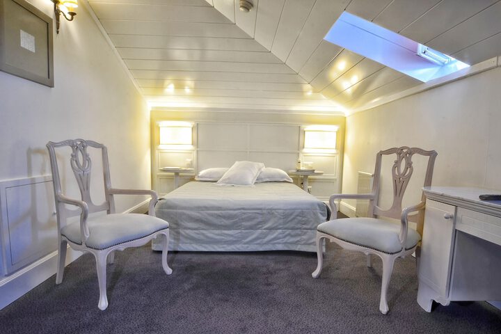 Room 13 of 63