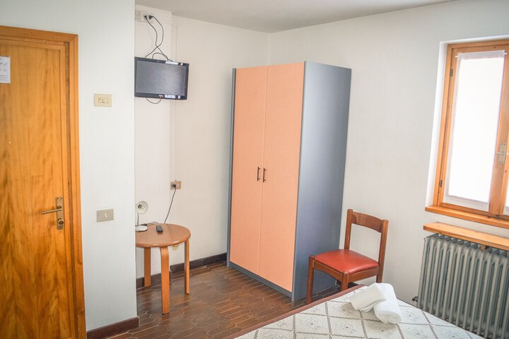 Room 18 of 94