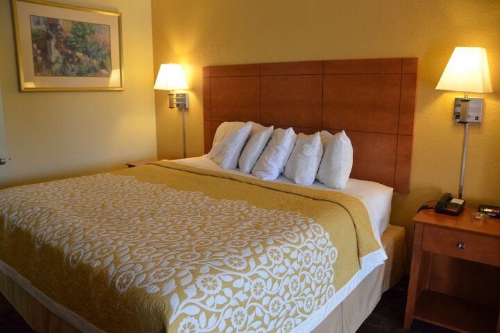 1 King Bed (8 of 15)