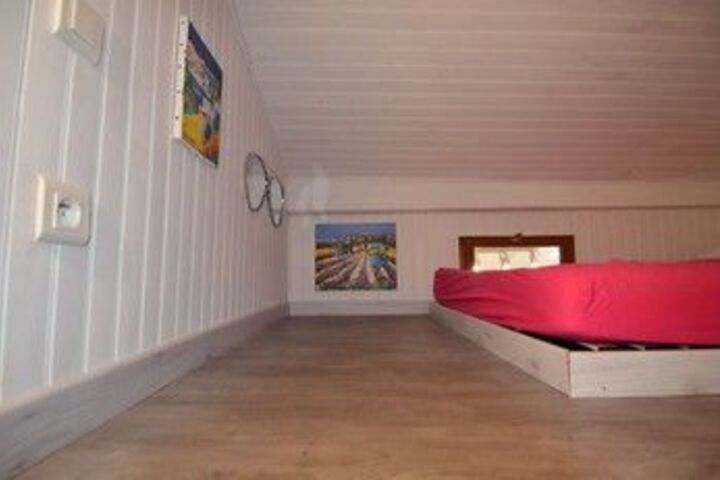 Room 6 of 19