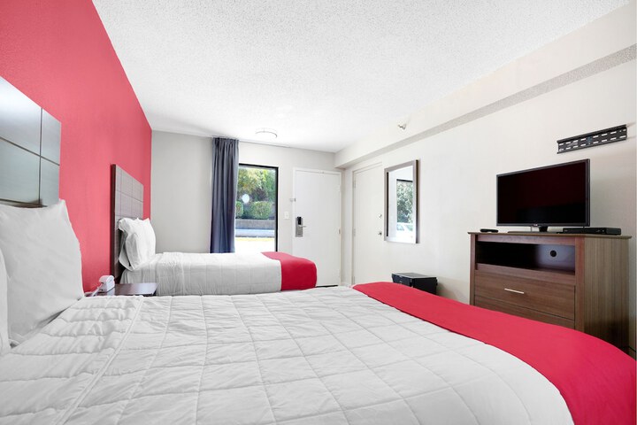 1 Queen Bed (18 of 19)