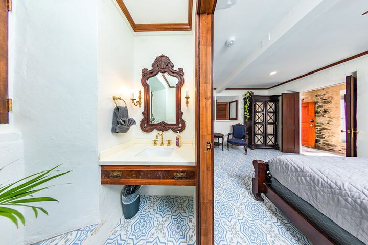 Room 12 of 65
