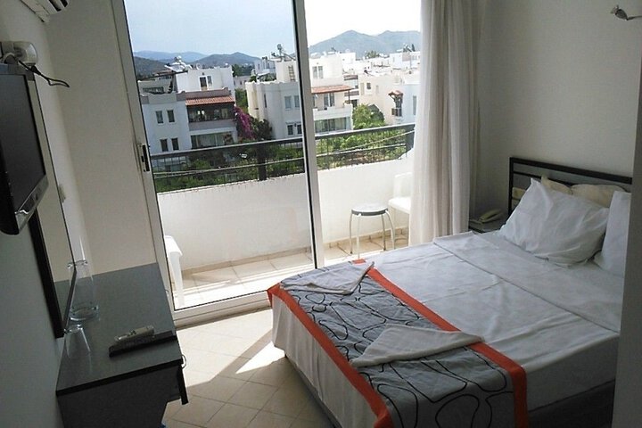 Room 2 of 27